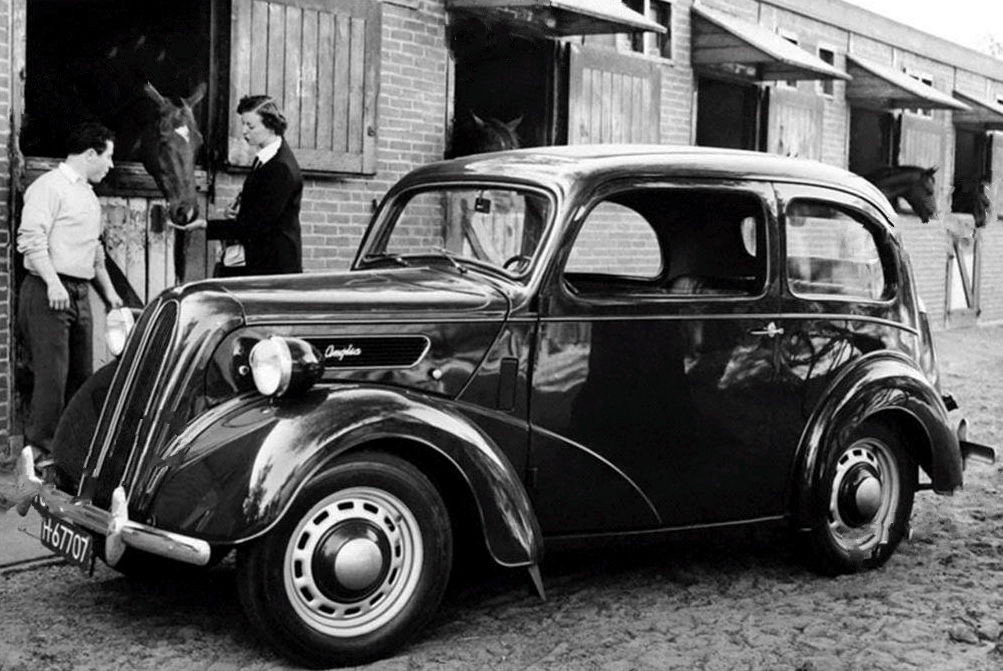 1949 Ford Anglia Tudor Saloon E494A